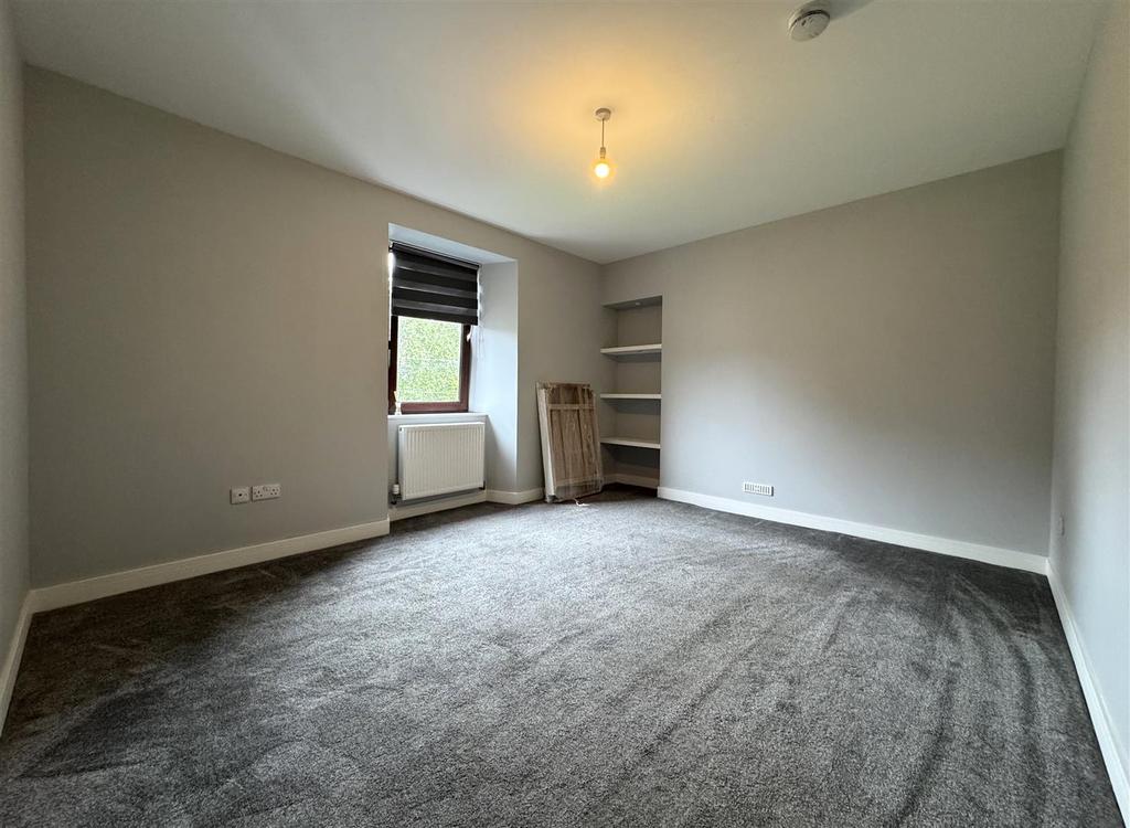 Bedroom 1.jpg