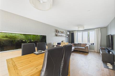 8 Dolphin Close, Worcester, WR2 6BG