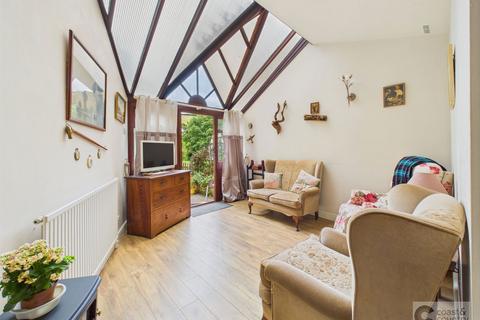 1 bedroom flat for sale, Oakford House, Combeinteignhead.