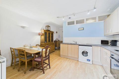 1 bedroom flat for sale, Oakford House, Combeinteignhead.