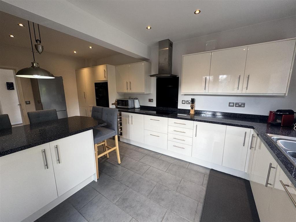 Kitchen 1.JPG