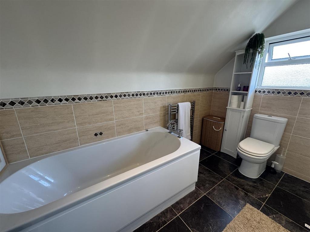 Bathroom 1.JPG