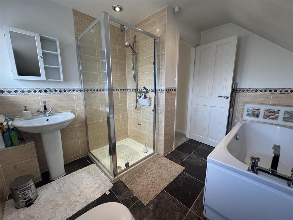 Bathroom 2.JPG