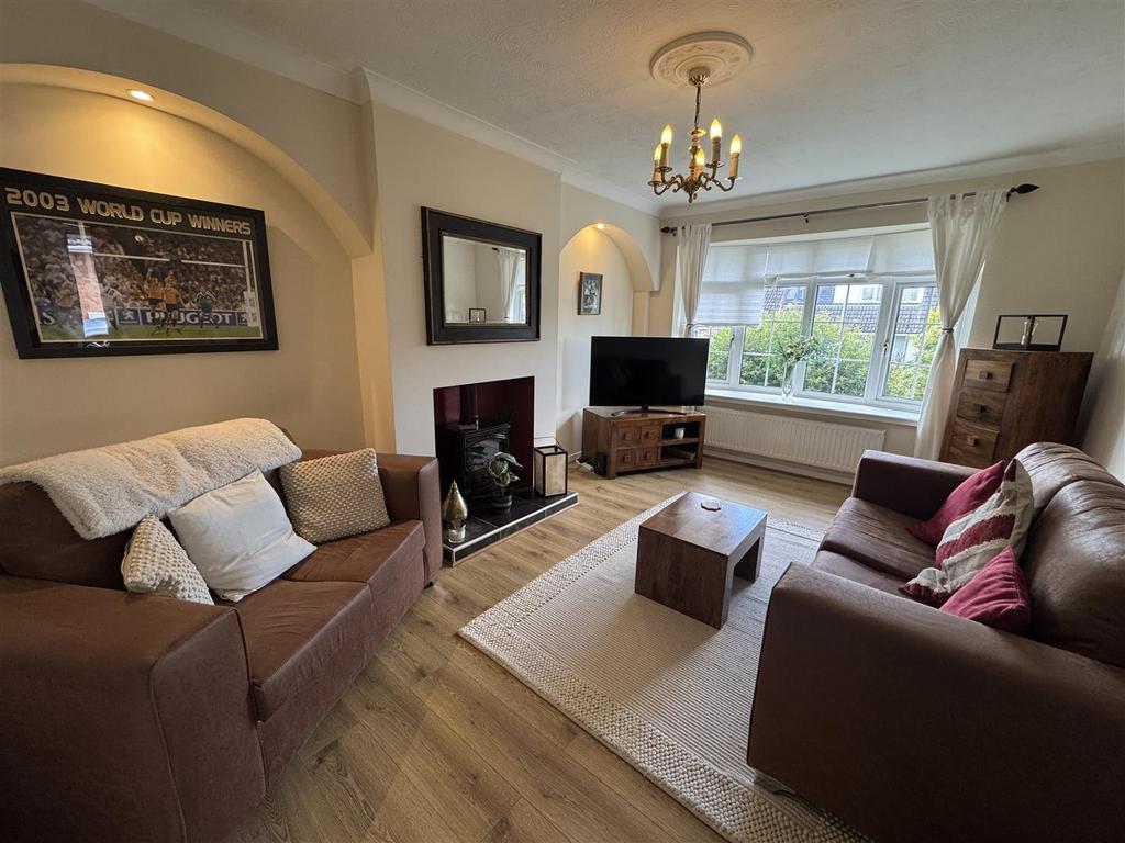 Living room 1.JPG