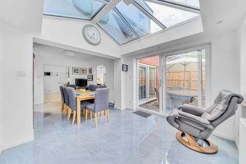 14 Burleigh Close, Addlestone, KT15 1PW