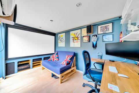 14 Burleigh Close, Addlestone, KT15 1PW