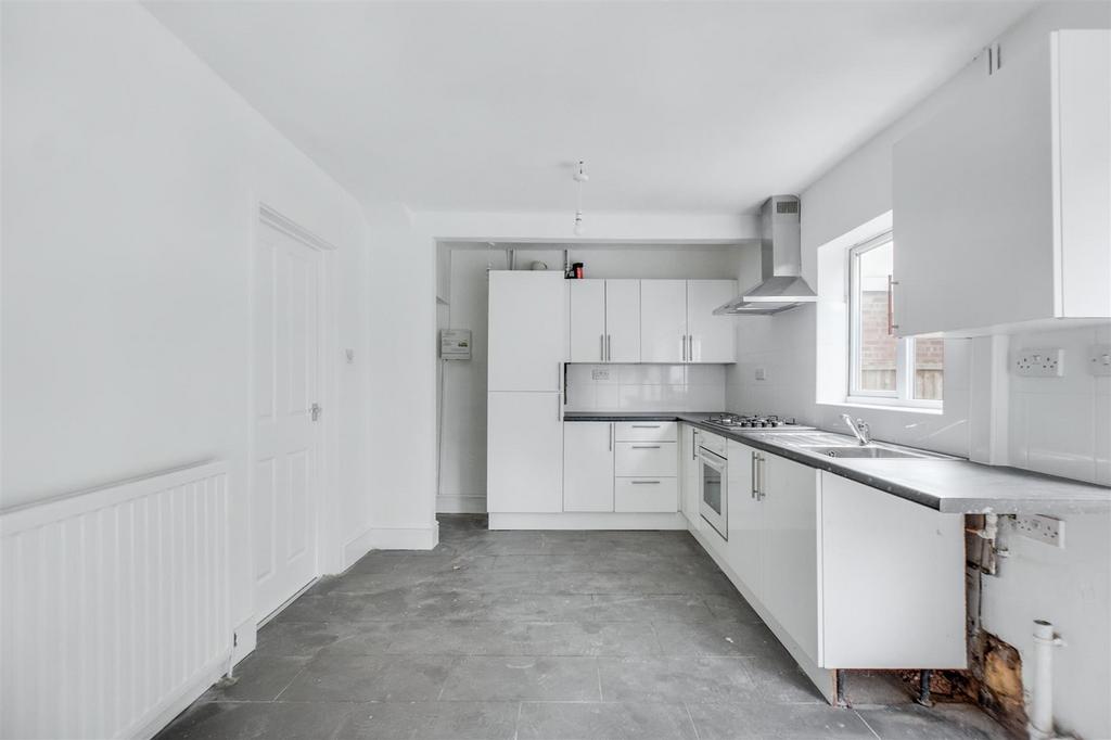 Kitchen 2.jpeg