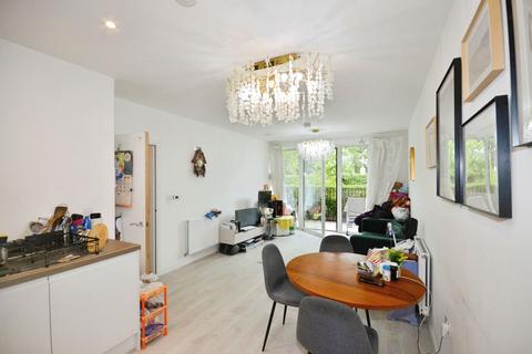 2 bedroom apartment for sale, Carnation Gardens, Nestles Avenue, Hayes, London, UB3 4FS