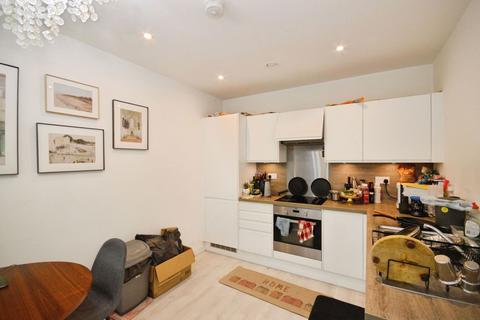 2 bedroom apartment for sale, Carnation Gardens, Nestles Avenue, Hayes, London, UB3 4FS