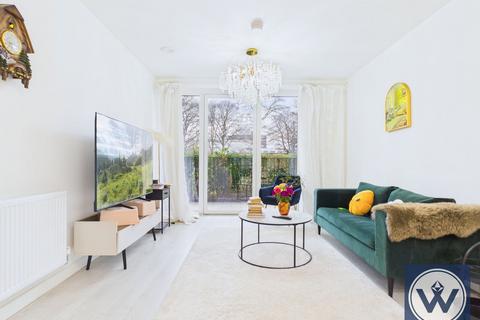 2 bedroom apartment for sale, Carnation Gardens, Hayes, UB3 4FS
