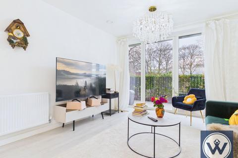 2 bedroom apartment for sale, Carnation Gardens, Hayes, UB3 4FS