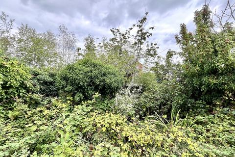 undefined, Elmcroft Close, Chessington, Surrey. KT9 1DX