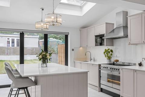 112 Woodfield Drive, East Barnet, Barnet, EN4 8PB