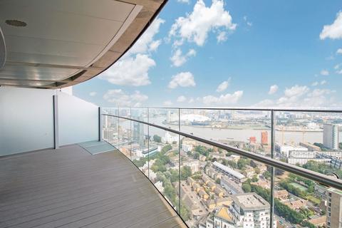 undefined, Arena tower，Crossharbour Plaza, London. E14