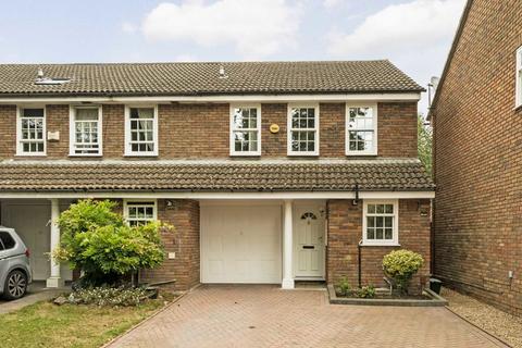 7 Spring Grove, Hampton, TW12 2DP