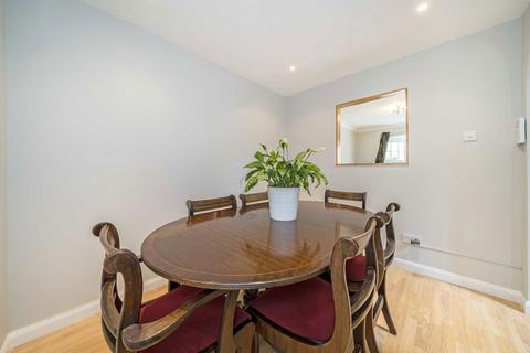 7 Spring Grove, Hampton, TW12 2DP