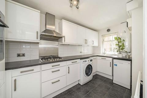 7 Spring Grove, Hampton, TW12 2DP