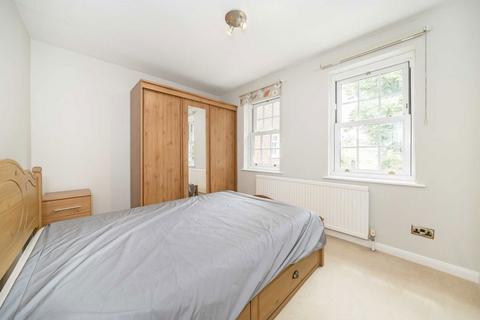 7 Spring Grove, Hampton, TW12 2DP