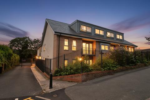 St. Werburghs Road, Park Brow, M21