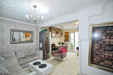5 bedroom semi-detached house for sale, Hunters Grove, Hayes, UB3 3JF