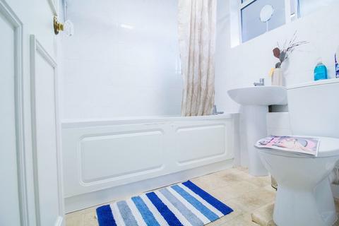 2 bedroom flat to rent, Culver House, Princeton Street, London WC1R