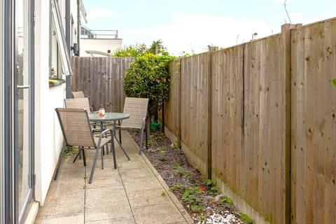 2 bedroom flat for sale, Bardolph Road, Richmond