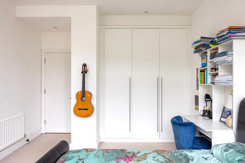 Flat 3, 4 Bardolph Road, Richmond, TW9 2AE