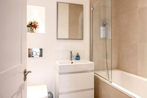 Flat 3, 4 Bardolph Road, Richmond, TW9 2AE