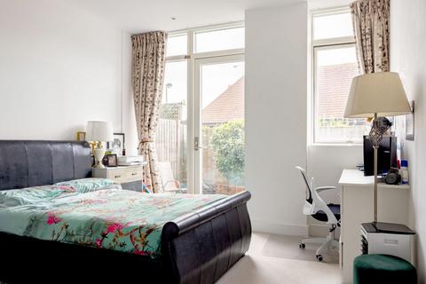 Flat 3, 4 Bardolph Road, Richmond, TW9 2AE