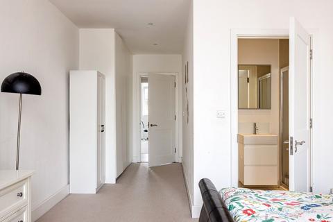 Flat 3, 4 Bardolph Road, Richmond, TW9 2AE