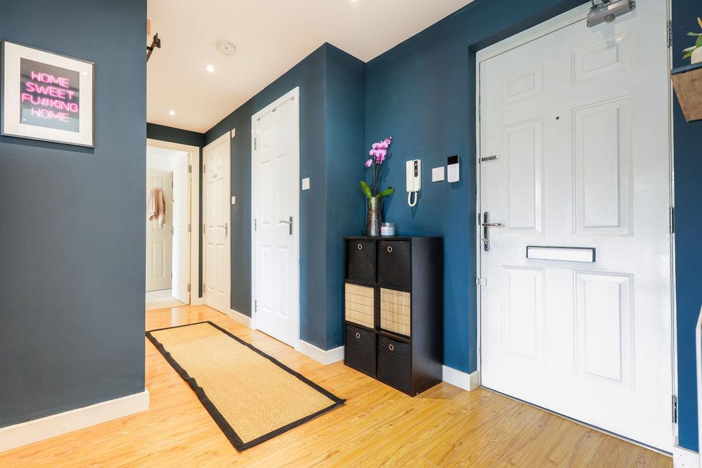 Spacious, welcoming Hallway