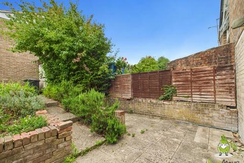 63a Cleveland Close, Basingstoke, RG22 5AW