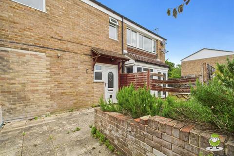 63a Cleveland Close, Basingstoke, RG22 5AW