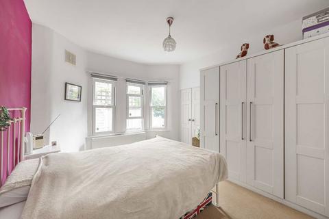 2 bedroom flat for sale, Elthorne Avenue, London W7