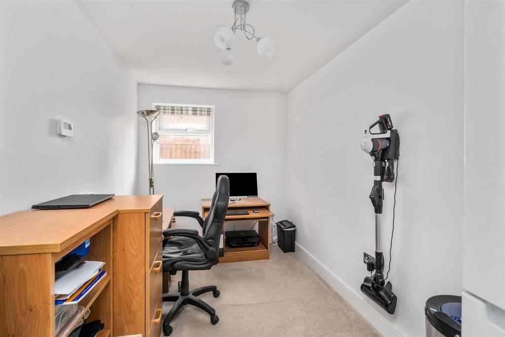 Apt 1 Fairway Lawns Solihull 4.jpg