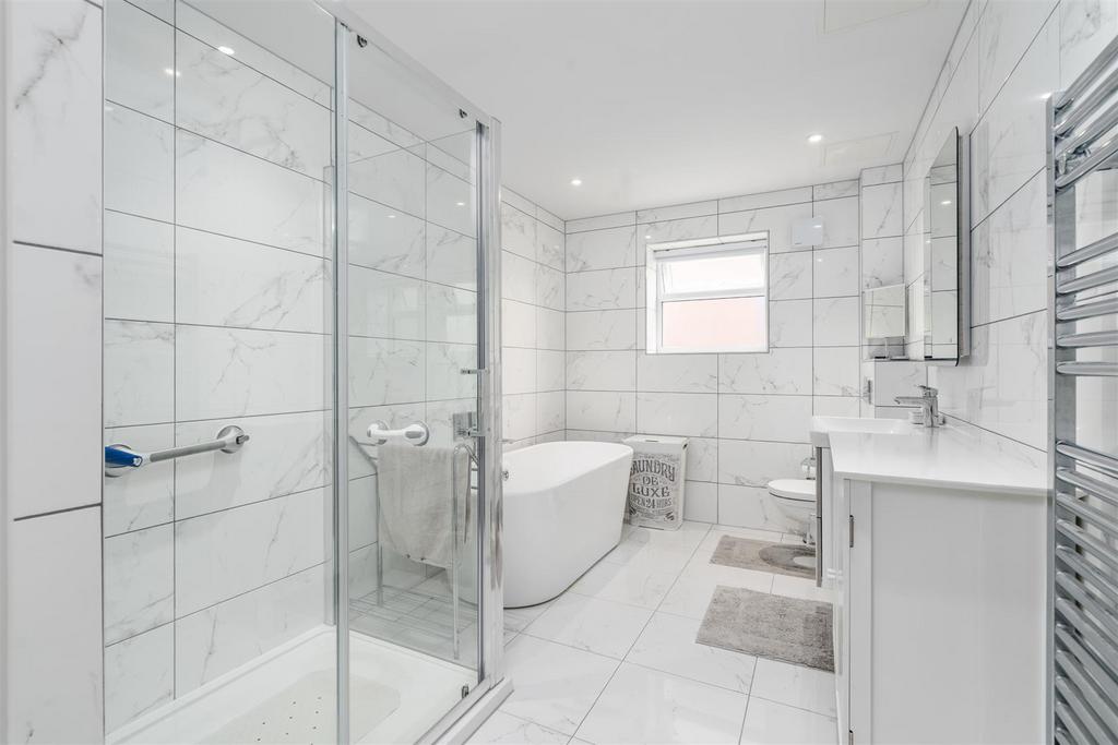 Apt 1 Fairway Lawns Solihull 5.jpg