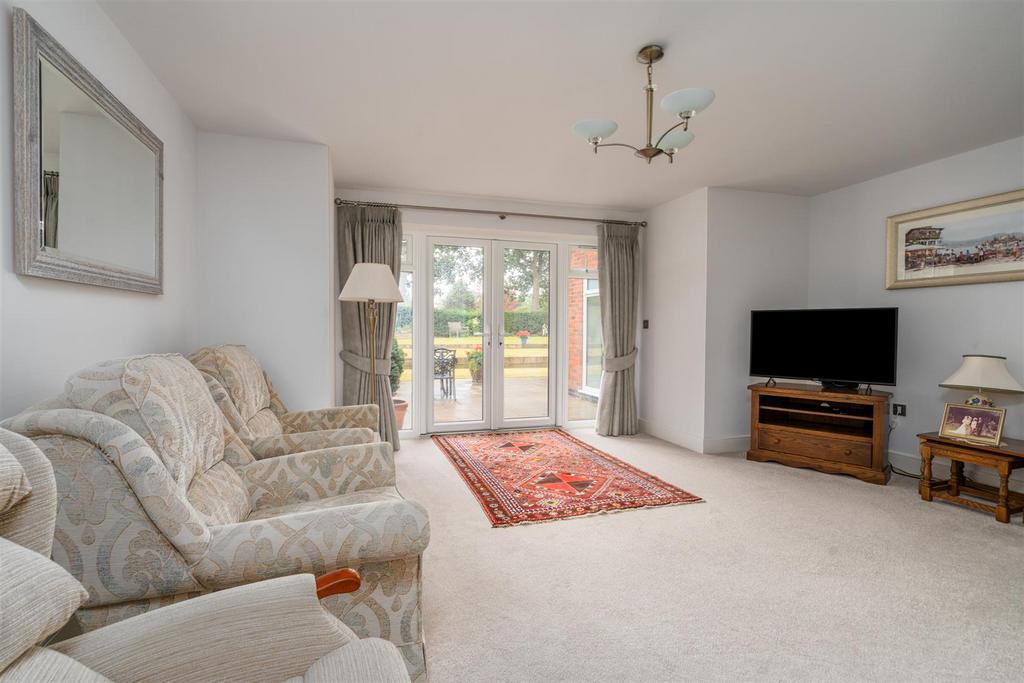 Apt 1 Fairway Lawns Solihull 12.jpg