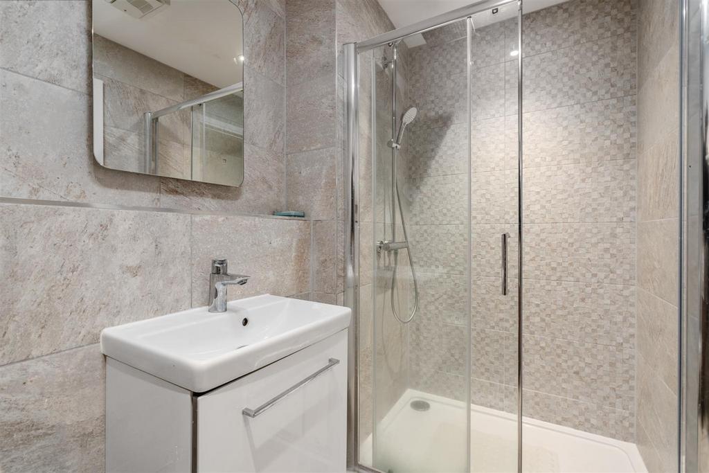 Apt 1 Fairway Lawns Solihull 10.jpg