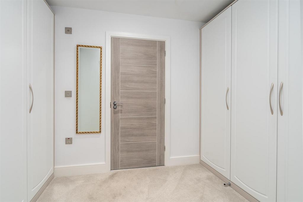 Apt 1 Fairway Lawns Solihull 9.jpg