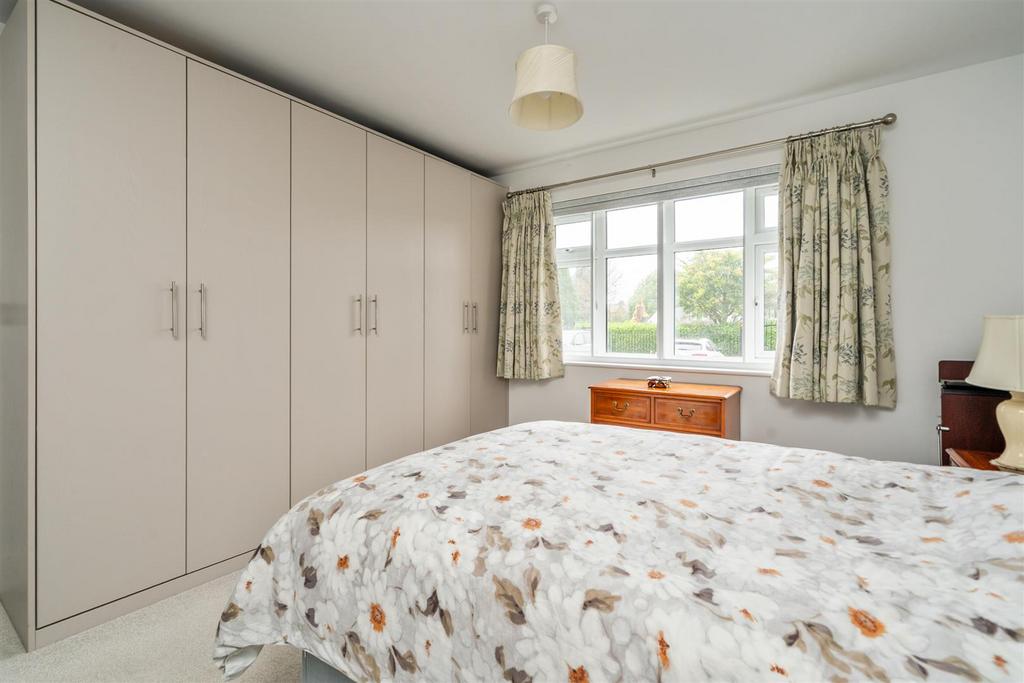 Apt 1 Fairway Lawns Solihull 7.jpg