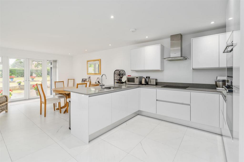 Apt 1 Fairway Lawns Solihull 1.jpg
