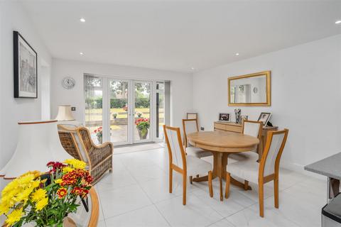 3 bedroom apartment for sale, Apartment 1 Fairway Lawns, Dovehouse Lane, Solihull