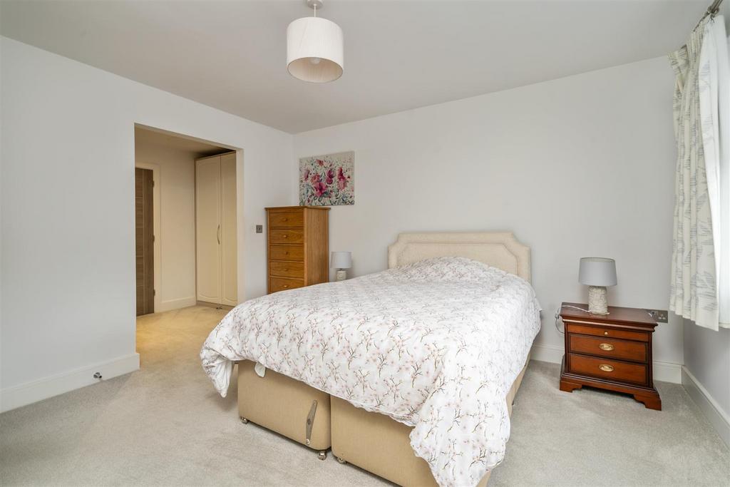 Apt 1 Fairway Lawns Solihull 8.jpg