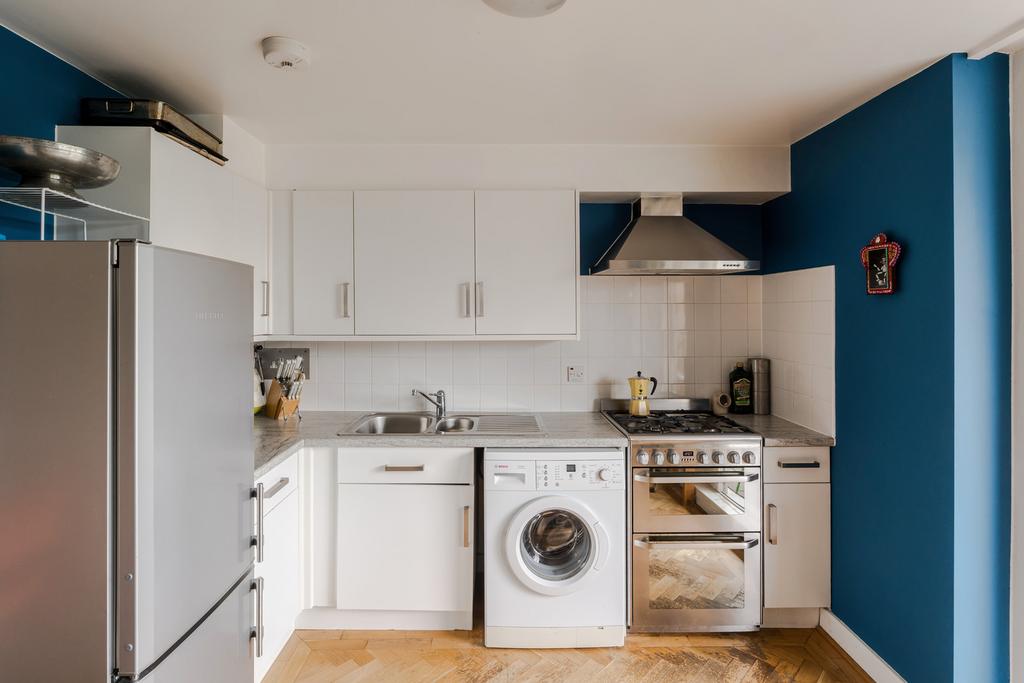 297800 - 40 Carradale House-35.jpeg