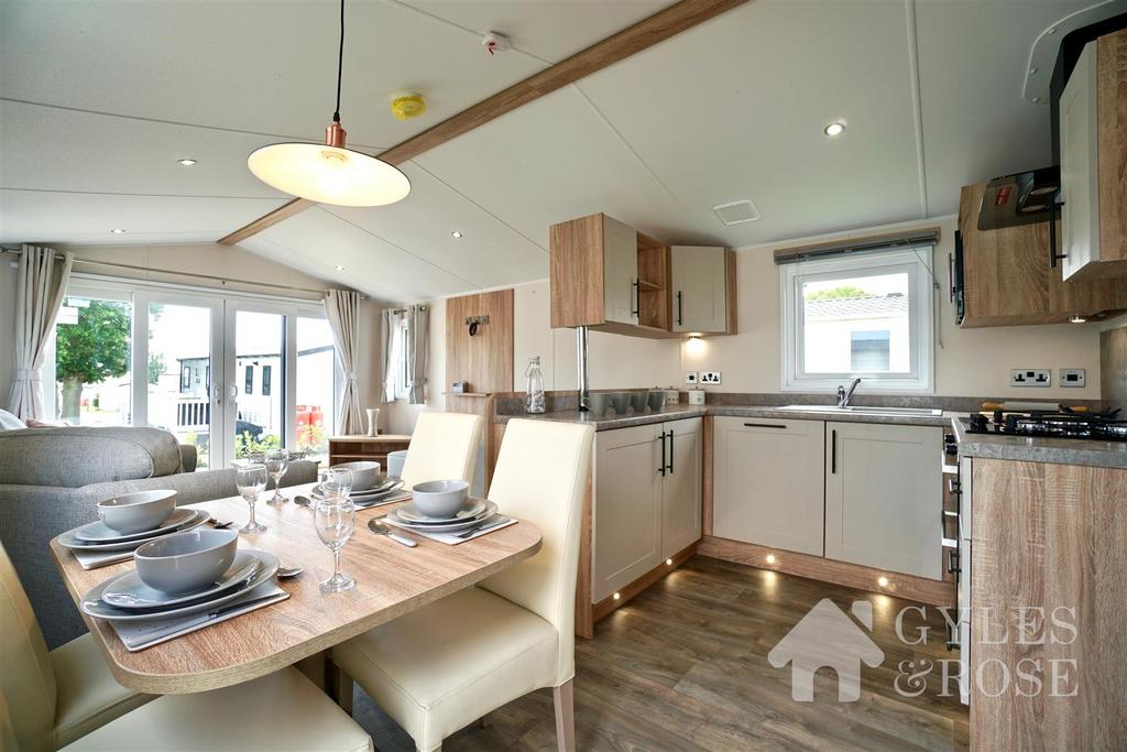Kitchen/Dining Area