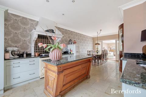 5 bedroom detached house for sale, High Road, Horndon-on-the-Hill, SS17