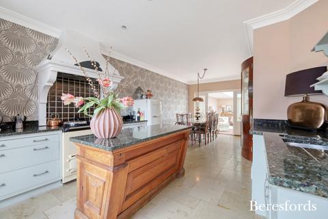 5 bedroom detached house for sale, High Road, Horndon-on-the-Hill, SS17