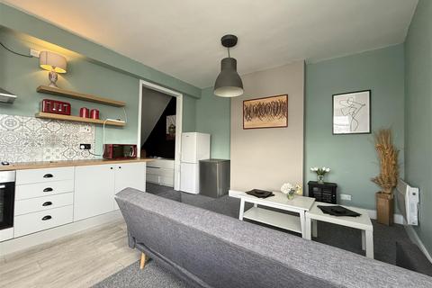 5 bedroom property to rent, London Road, Westcliff-On-Sea