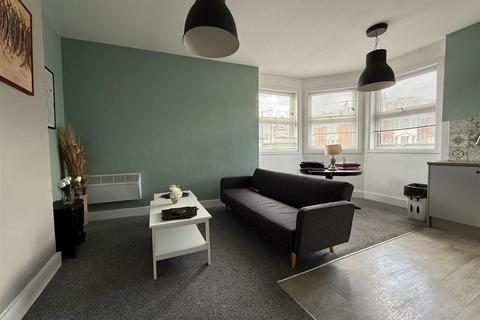 5 bedroom property to rent, London Road, Westcliff-On-Sea