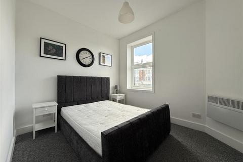 5 bedroom property to rent, London Road, Westcliff-On-Sea